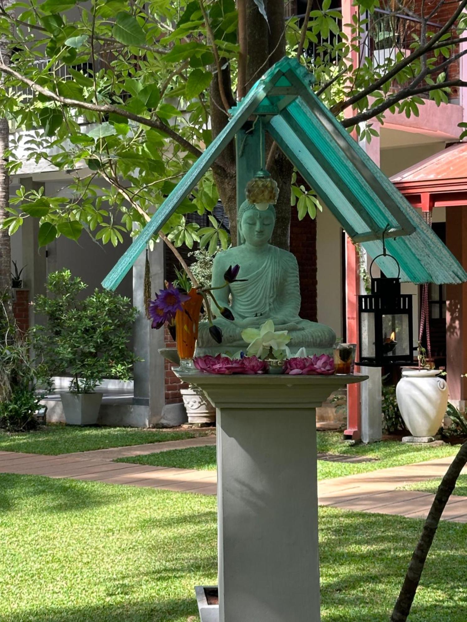 Hotel Heladiv Anuradhapura Luaran gambar