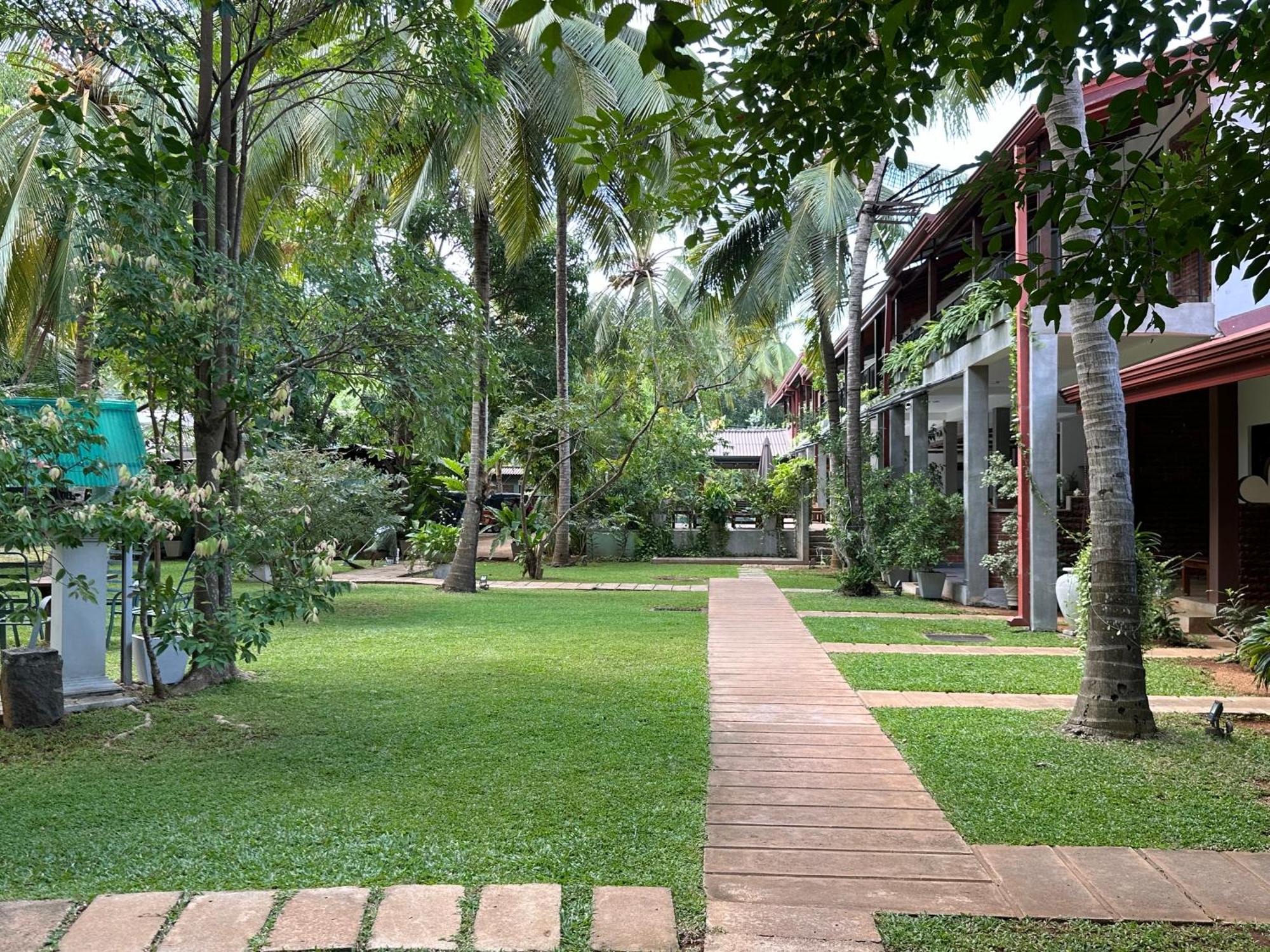 Hotel Heladiv Anuradhapura Luaran gambar