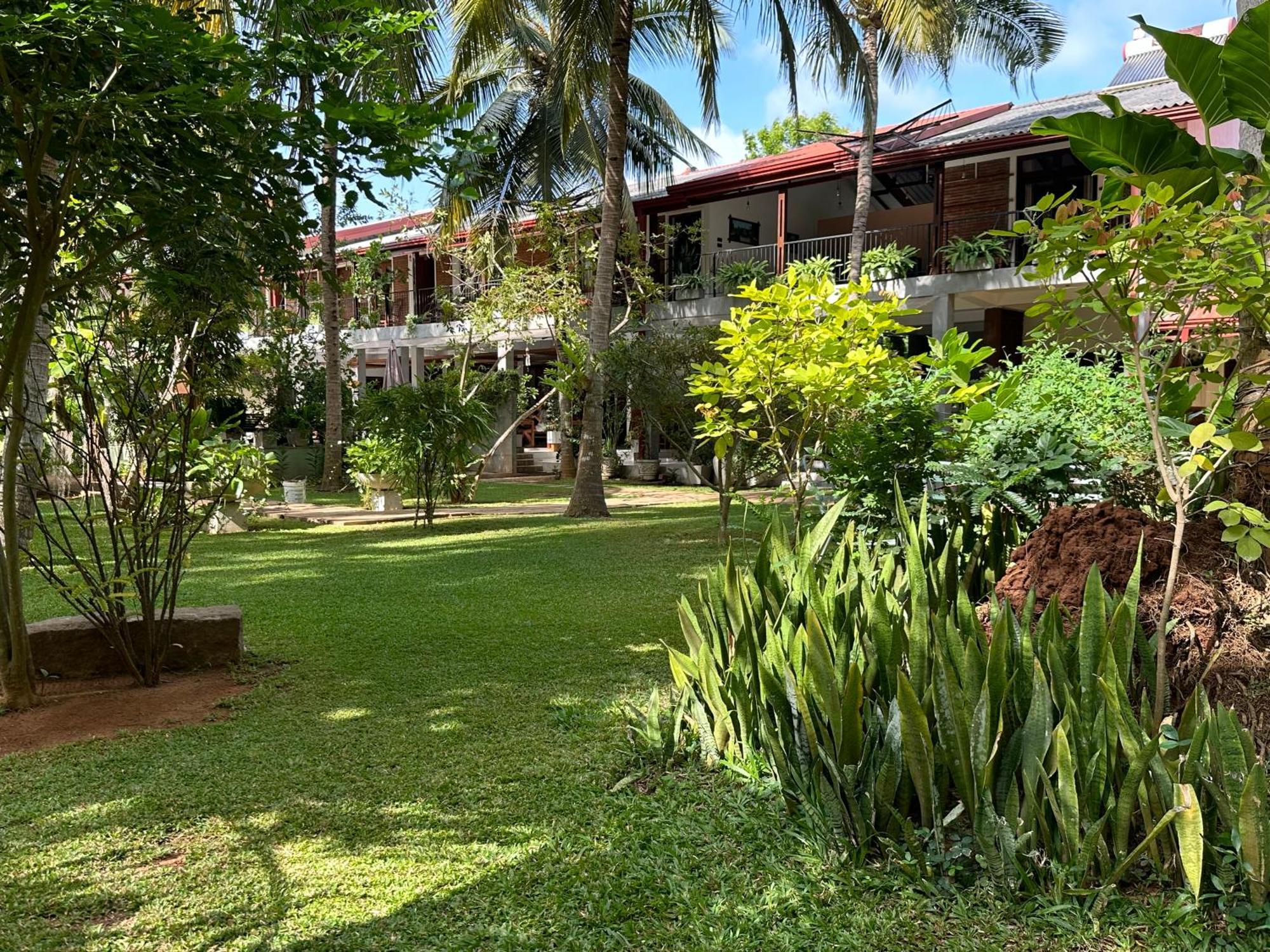 Hotel Heladiv Anuradhapura Luaran gambar