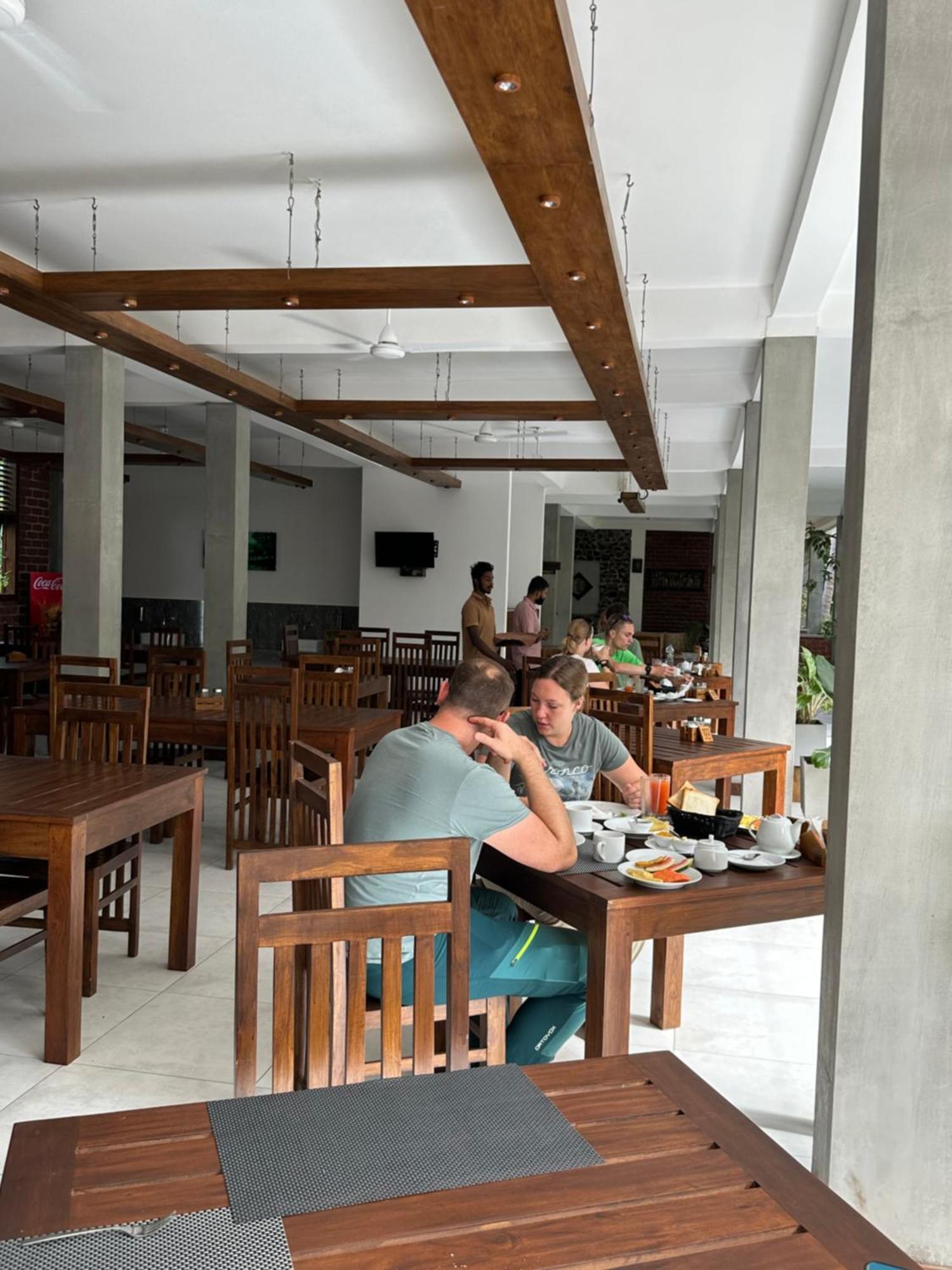Hotel Heladiv Anuradhapura Luaran gambar