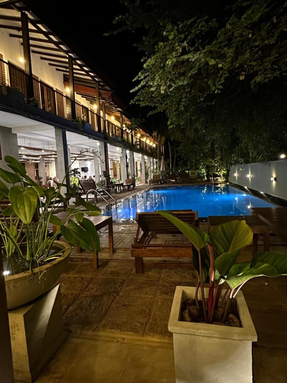Hotel Heladiv Anuradhapura Luaran gambar
