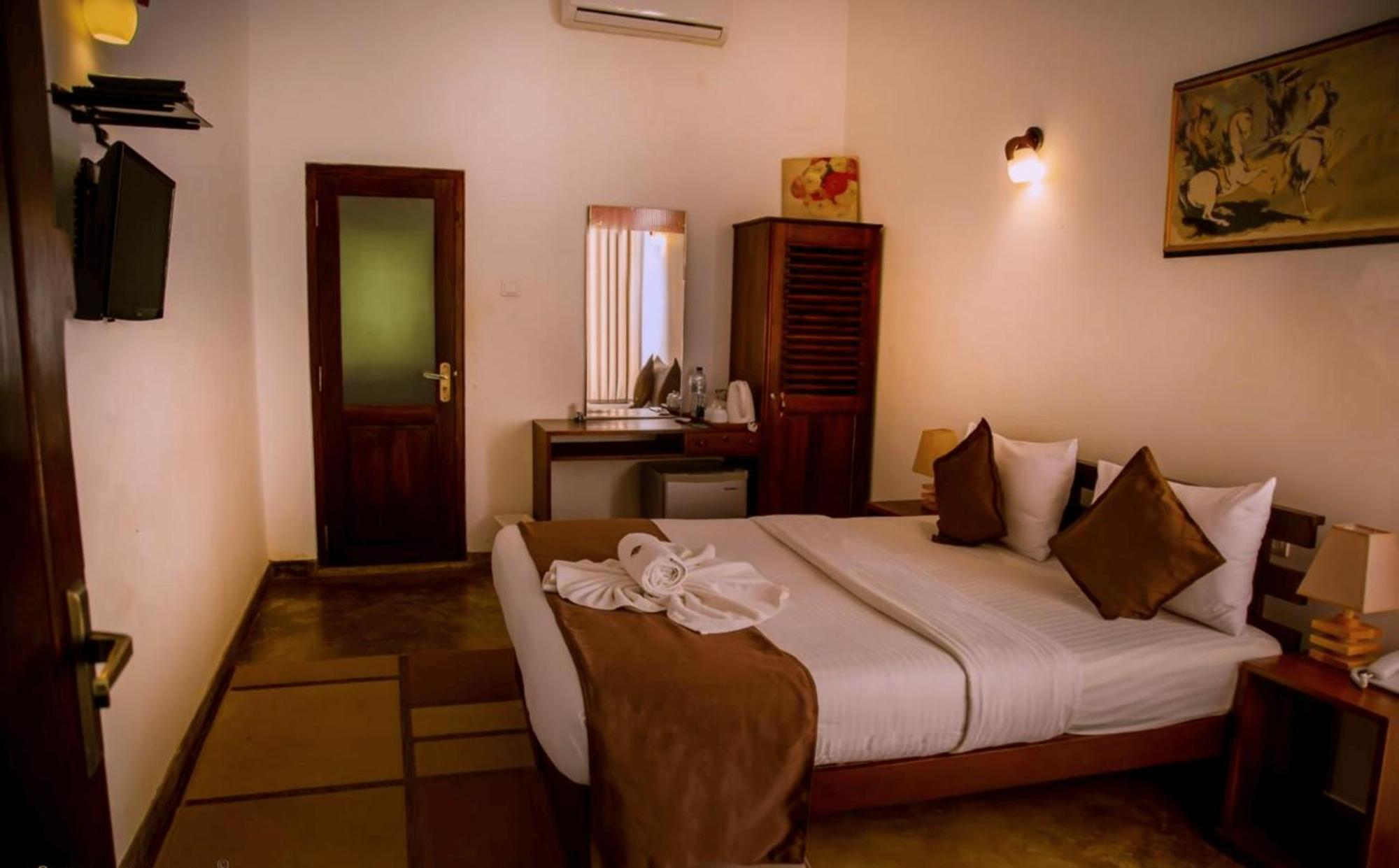 Hotel Heladiv Anuradhapura Luaran gambar